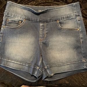 Alana Jean short
